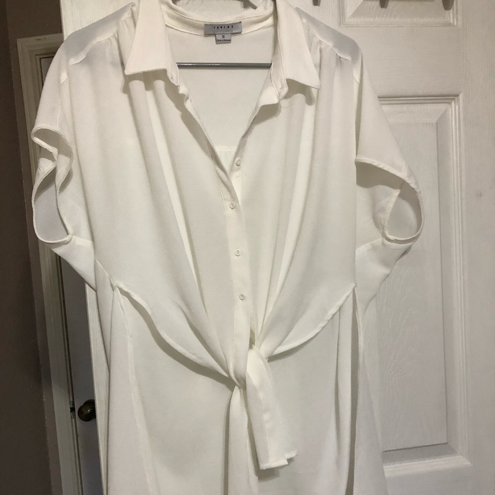White top with tie at the front